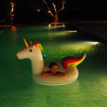 田丸麻紀さん『ユニコーン』特大浮き輪で夜プール満喫♪子どもも喜ぶフロート集めてみました＞＞